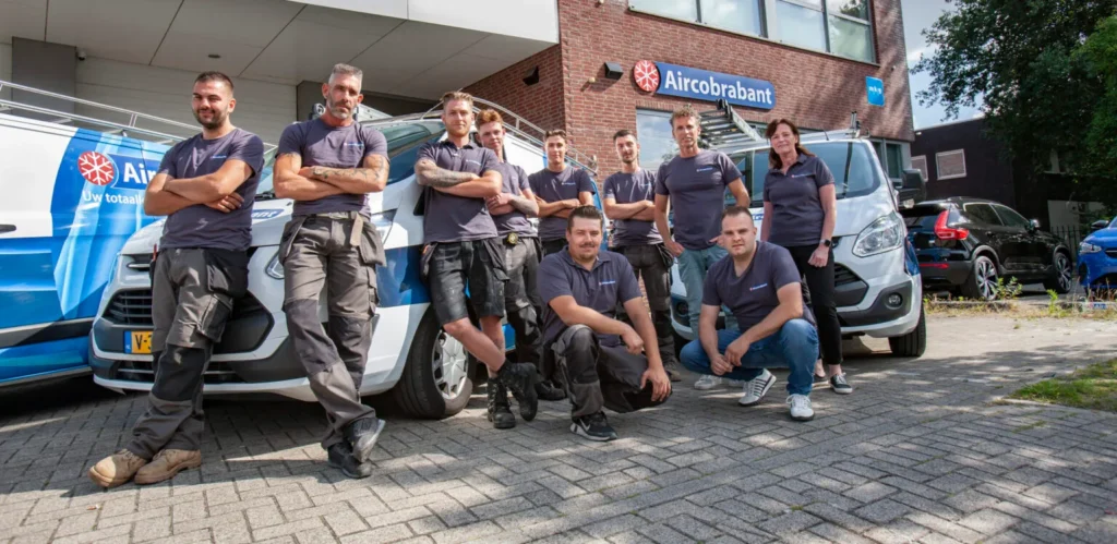 Monteur van Airco Brabant aan het werk